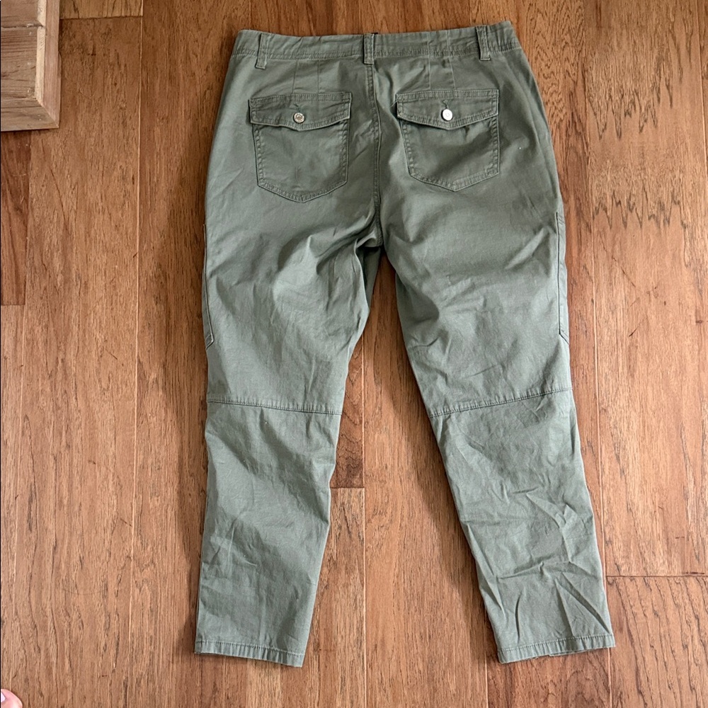 White House Black Market womens Olive Cargo Pants crop